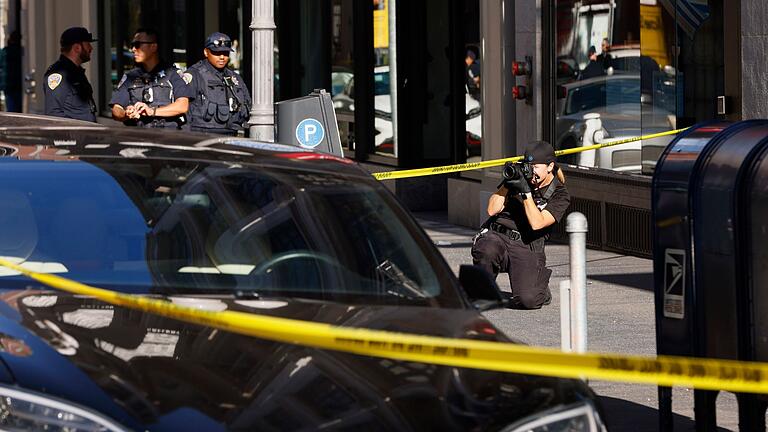 San Francisco 49ers Spieler bei Raubversuch angeschossen       -  Polizeibeamte untersuchen den Tatort nach Schüssen in San Francisco.