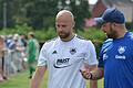 War mit der Leistung nach der Pause nicht zufrieden: Gochsheims Coach Stefan Riegler (rechts).&nbsp;