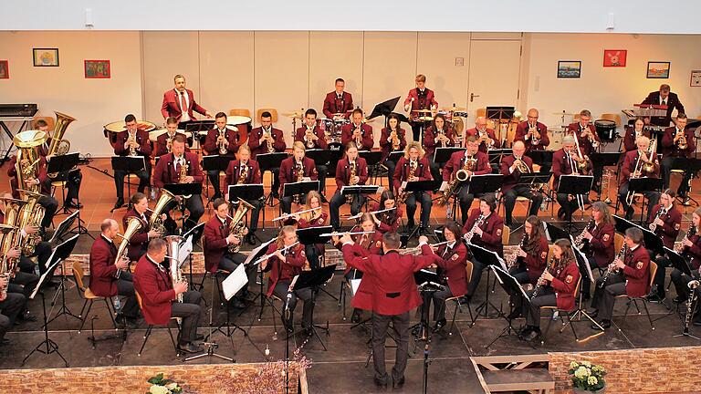 Spielfreude pur: Unter dem Motto 'Musik liegt in der Luft' sorgte die Stadtkapelle Ostheim beim Osterkonzert für Begeisterung. Stadtmusikmeister Walter Bortolotti hatte ein abwechslungsreiches Programm der Spitzenklasse zusammengestellt.