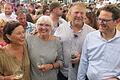 Staatsministerin Claudia Roth beim Festival 'Wein am Stein' mit den Winzern Ludwig und Sandra Knoll, rechts Bürgermeister Martin Heilig.