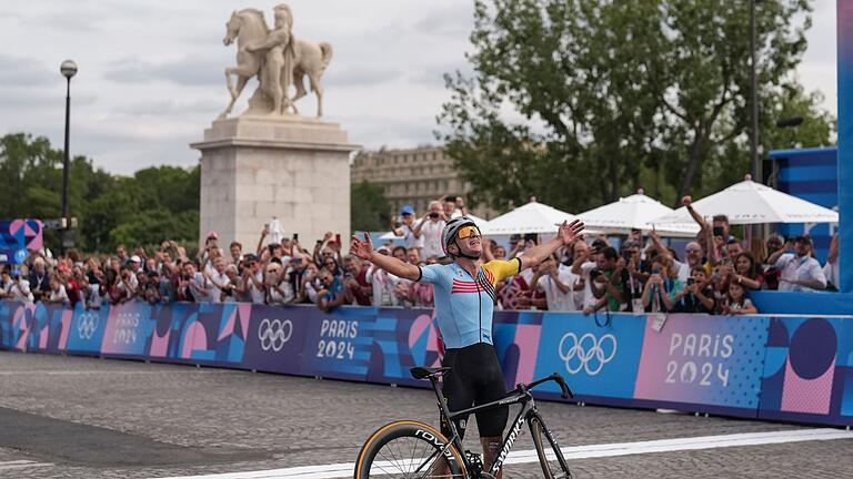 Remco Evenepoel       -  Der belgische Doppel-Olympiasieger Remco Evenepoel hat die Operation nach seinem Trainingsunfall gut überstanden.