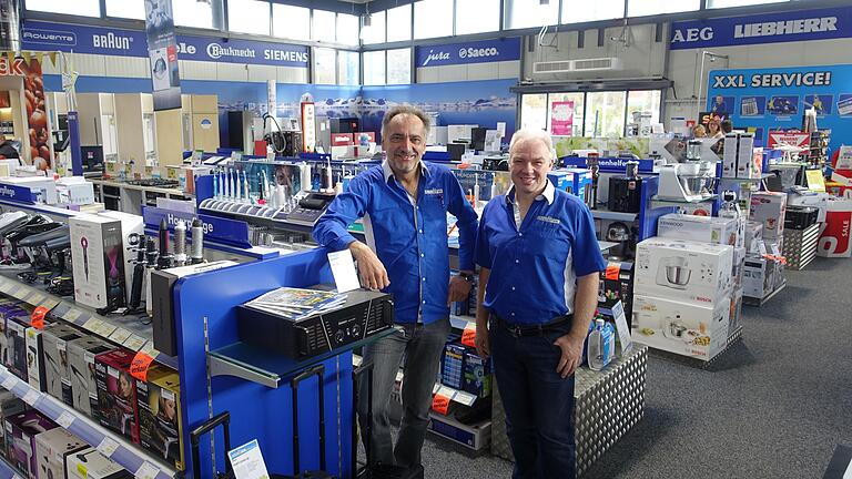 Aus dem Elektronik-Fachmarkt TVG Gemünden wird zum Jahreswechsel 'expert TVG Main-Spessart'. Im Bild die Noch-Inhaber Raimund Eirich und Erich Röder.