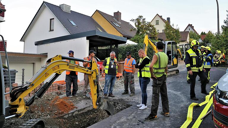 Ein Spezialgerät legte die Hauptgasleitung in der Birkachstraße frei.