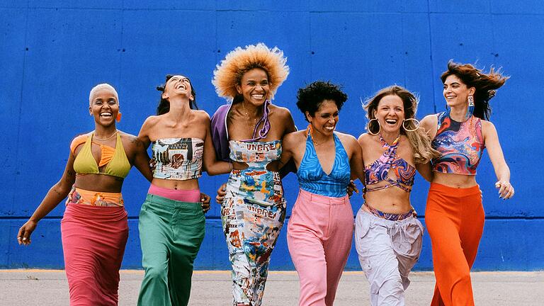 Ein Schwerpunkt des 35.Internationalen Africa Festivals liegt in diesem Jahr auf 'Frauen in der Musik'. Acht der 20 eingeladenen Musikgruppen haben Frontfrauen, so unter anderem Las Karamba (Foto), die am Donnerstag um 20 Uhr im Abendprogramm auftreten. Ein Schwerpunkt des 35.Internationalen Africa Festivals liegt in diesem Jahr auf 'Frauen in der Musik'. Acht der 20 eingeladenen Musikgruppen haben Frontfrauen, so unter anderem Las Karamba (Foto), die am Donnerstag um 20 Uhr im Abendprogramm auftreten.