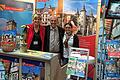 Lohr auf der TourNatur       -  (amk)   Reges Interesse herrschte am Messestand der Lohrer Touristinfo auf der TourNatur in Düsseldorf. Zusammen mit dem Tourismusverband Spessart-Mainland, Churfranken und dem Spessartbogen war die Stadt auf dieser Outdoor-Messe mit einem eigenen Stand vertreten. Die gemeinsame Werbung für den Spessart habe sich als sehr sinnvoll erwiesen, so Barbara Herrmann, Leiterin der Lohrer Touristinfo. Die Messe war mit 40 000 Besuchern gut besucht. Wie im Vorjahr war das Interesse an aktiven Freizeitangeboten groß, genau die passende Zielgruppe also für Lohr: naturbewusste, aktive, aber auch genussorientierte Wandertouristen. Im Bild Hannelore Etzel von der Lohrer Touristinfo, Ralf Reichwein, Bürgermeister der Stadt Klingenberg und Christina Postel, Geschäftsführerin des Tourismusverbandes Spessart-Mainland.