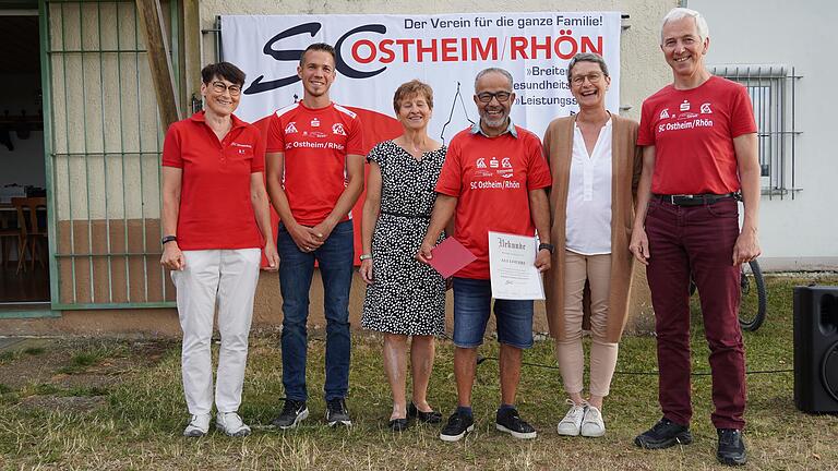 Der neue Vorstand von links Bettina Topitsch, Bastian Reukauf, Gabi Münch, Ali Louzri, Jutta Helm, Eberhard Helm.