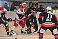 Gekämpft, aber verloren: Anton Zimmer (Bildmitte) und und Eugen Nold (rechts) im Spiel gegen den EHC Klostersee.Hopf       -  Gekämpft, aber verloren: Anton Zimmer (Bildmitte) und und Eugen Nold (rechts) im Spiel gegen den EHC Klostersee.Hopf