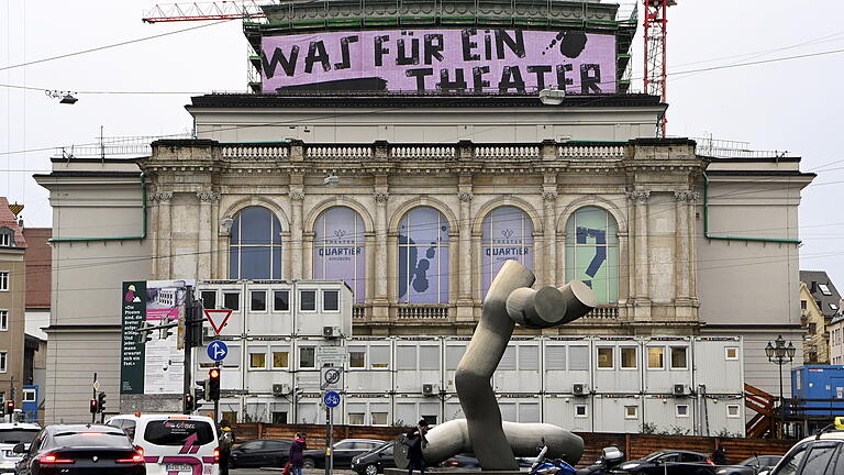 Sanierung Staatstheater.jpeg       -  Die Baustelle am Theater wird offenbar teurer als zuletzt geplant.