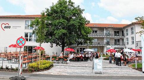 Fügt sich architektonisch gelungen in das Dorfbild ein: Das neue AWO-Seniorenzentrum an der Hainerter Straße in Knetzgau. Fügt sich architektonisch gelungen in das Dorfbild ein: Das neue AWO-Seniorenzentrum an der Hainerter Straße in Knetzgau.