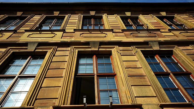 Hinter dieser Fassade stehen einschneidende Änderungen bevor. Ein neuer Oberbürgermeister zieht ein und auch im Stadtrat wird Kommen und Gehen herrschen.