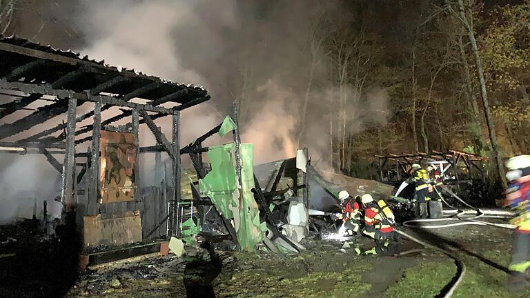 Ein Bild der Verwüstung: Nach dem Brand auf der Naturheilinsel in Würzburg im April 2022. Ein Bild der Verwüstung: Nach dem Brand auf der Naturheilinsel in Würzburg im April 2022.