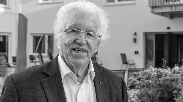 Der Würzburger Pfarrer Werner Schindelin (Archivbild aus dem Jahr 2022) ist im Alter von 89 Jahren gestorben. Der Würzburger Pfarrer Werner Schindelin (Archivbild aus dem Jahr 2022) ist im Alter von 89 Jahren gestorben.