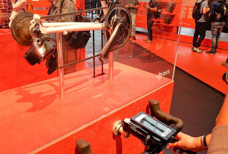 Per Smartphone und App lässt sich die Schaltung von Sram individuell einstellen.