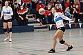 Luisa Kaemmer (links) und Antonia Fuchs vom TV Segnitz bei der Endrunde um die deutsche Faustball-Meisterschaft der Frauen in Moslesfehn im vergangenen März.