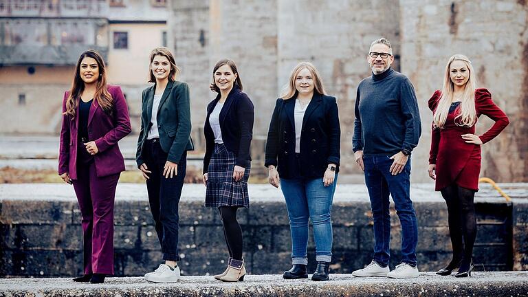 Die neue Vorstandschaft der Wirtschaftsjunioren Würzburg (von links) Sameena Sitterle (Kreissprecherin), Patricia Platzöder (Geschäftsführerin), Kristin Manninger, Katharina Säger, Frank Schuhmann (Vertreter der Fördermitglieder), Steffi Koob.