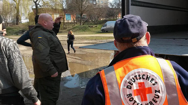 Einen Lkw vollbeladen mit Hilfsgütern wurde vom Roten Kreuz nach Ivano-Frankivsk gebracht. Fotos: Nicolas Thoma       -  Einen Lkw vollbeladen mit Hilfsgütern wurde vom Roten Kreuz nach Ivano-Frankivsk gebracht. Fotos: Nicolas Thoma