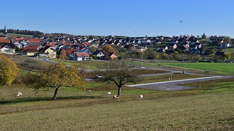 Vier Grundstücke im Baugebiet Knauer II vergab der Gemeinderat, nachdem einige bisherige Bewerber ihre Reservierung zurückgezogen hatten.