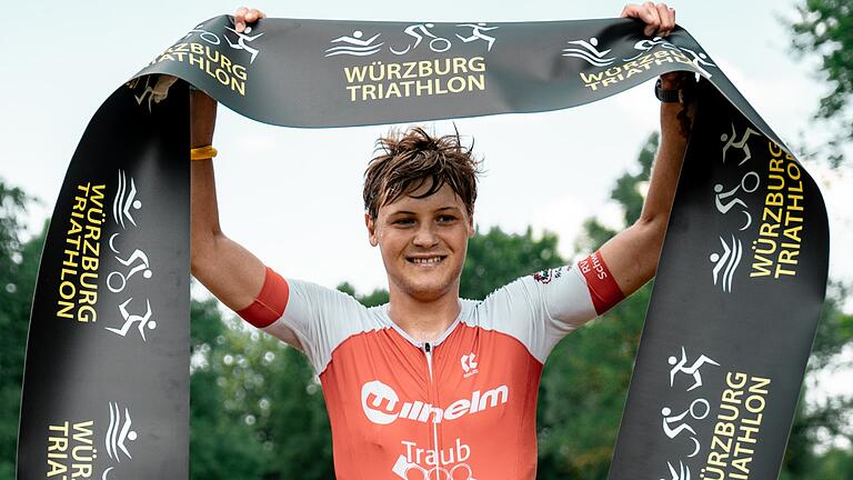 Hannes Spahn vom RV 1889 Schweinfurt hat den Cross-Triathlon in und um Erlabrunn gewonnen, der als Ersatz für den abgesagten Würzburg Triathlon stattfand.