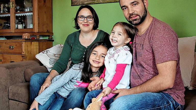 Familie Günther &ndash; (von links) Katja, Lara, Milena und Christian &ndash; wartet auf ein Spenderherz für die kleine Milena. Mit dem Ottmar-Schneider-Lauf am 6. November in Aidhausen will der TSV Aidhausen auf die Notwendigkeit von Organspenden aufmerksam machen und Geld für die Stiftung HerzKind sammeln und spenden.