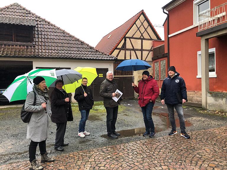 Die Errichtung einer Photovoltaikanlage auf einer Garage in der Rosengasse ist für den Bauausschuss grundsätzlich denkbar. Bedingung: Sie muss einen Meter von der Dachkante nach hinten gerückt werden.