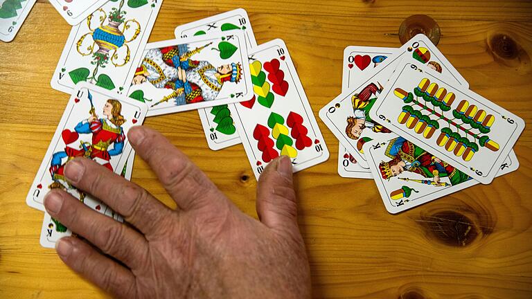 Eine Runde Skat, Schafkopf oder Mau-Mau gefällig? Hier kommt jeder Spielefreund auf seine Kosten. Eine Runde Skat, Schafkopf oder Mau-Mau gefällig? Hier kommt jeder Spielefreund auf seine Kosten.