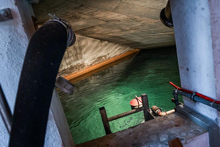 Die Notversorgung: 100.000 Liter Löschwasser werden in Tunnelnähe aufbewahrt.