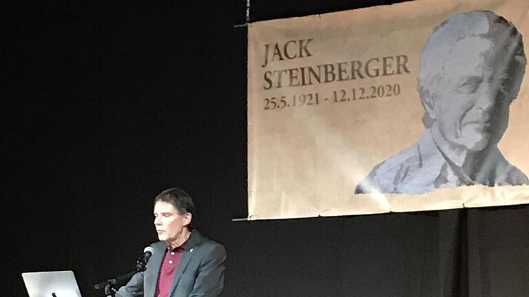 Rudolf Walter, ein ehemaliger Lehrer des Jack-Steinberger-Gymnasiums Bad Kissingen hat einen Vortrag über Jack Steinberger und anderer jüdische Schüler anlässlich des 150-jährigen Schuljubiläums gehalten.       -  Rudolf Walter, ein ehemaliger Lehrer des Jack-Steinberger-Gymnasiums Bad Kissingen, hat einen Vortrag über Jack Steinberger und andere jüdische Schüler anlässlich des 150-jährigen Schuljubiläums gehalten.