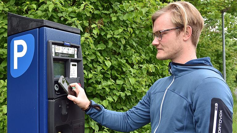 Wenn man zukünftig in der 'Smart City' Haßfurt seine Parkgebühren mit dem Smartphone bezahlen könnte, wäre dies eine Erleichterung für die Bürger.