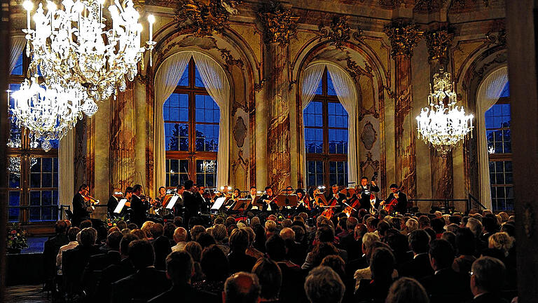 Kaisersaal der Würzburger Residenz: Gut für Konzerte, ungeeignet für eine Opernproduktion. Kaisersaal der Würzburger Residenz: Gut für Konzerte, ungeeignet für eine Opernproduktion.
