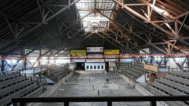 Die markante Holzkonstruktion im Inneren verleiht der Frankenhalle ihren ganz eigenen Charme. Die markante Holzkonstruktion im Inneren verleiht der Frankenhalle ihren ganz eigenen Charme.