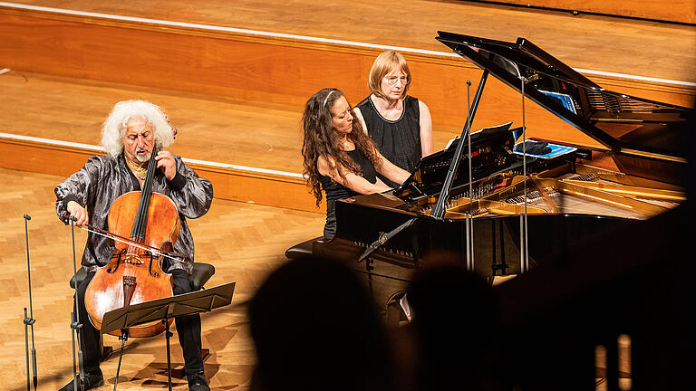 Rund 270 Besucher beim Eröffnungsabend des 'Kissinger Sommer' am Sonntag 20.06.21 mit Recital Lily und Mischa Maisky im Regentenbau Max-Littmann-Saal in Bad Kissingen.