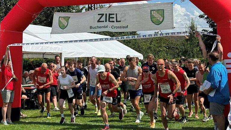 Start Hauptlauf mit Sieger Schönfeld.