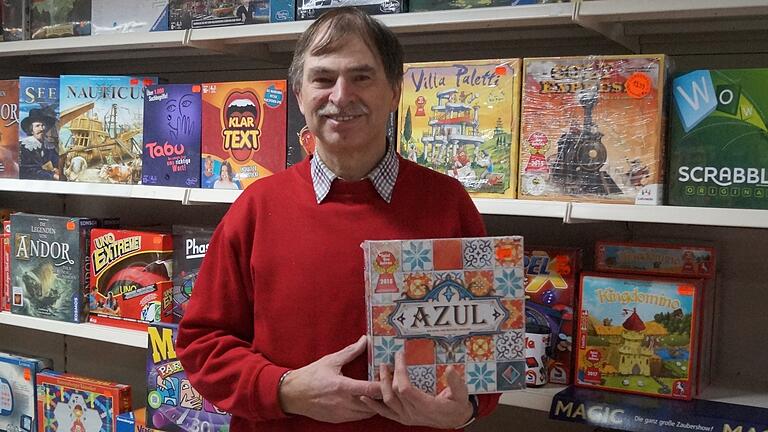 Spielwarenhändler Georg Hofmann weiß: Gesellschaftsspiele gehen gut im Weihnachtsgeschäft.