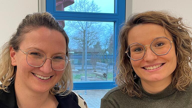 Julia Steffan und Lena Flörchinger kümmern sich im Rahmen des Förderprogrammes 'Sprachkita' darum, dass die Qualifizierungsmaßnahmen für das Team des Kindergartens St. Vinzenz in Kitzingen auch direkt beim Kind ankommen.