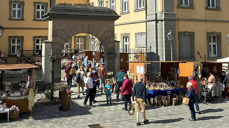 Unter dem Motto 'Handgemacht und mit Liebe gestaltet' stellen Bastlerinnen und Bastler ihre Produkte vor. Unter dem Motto 'Handgemacht und mit Liebe gestaltet' stellen Bastlerinnen und Bastler ihre Produkte vor. 