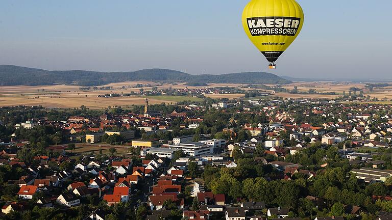 Fantastische Ausblicke über Bad Königshofen: Bei der Fahrt über das Grabfeld konnten die mitfahrenden Gäste die ganze Faszination des Ballonfahrens erleben.