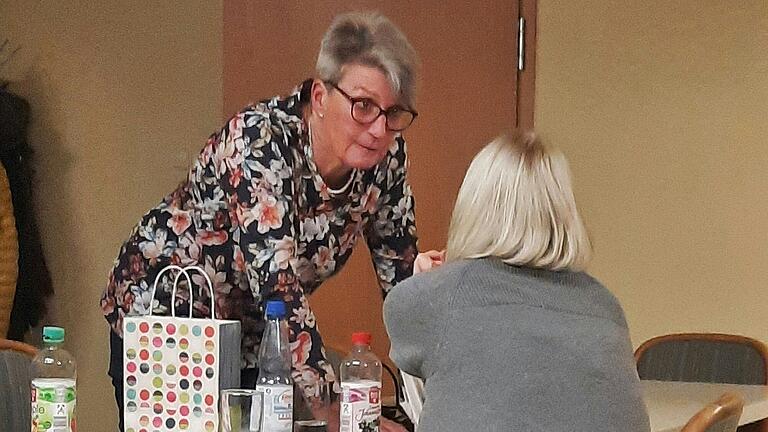 Gaby Walter im persönlichen Gespräch über die Leistungen und Hilfen bei Pflegebedürftigkeit. Gaby Walter im persönlichen Gespräch über die Leistungen und Hilfen bei Pflegebedürftigkeit.
