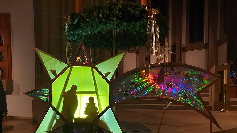 Eine besinnliche Adventsandacht wurde von den Betreuern und Bewohnern des Wohnheimes Spitzwiese sowie Mitgliedern der Pfarrei Herz-Jesu gestaltet. Foto: Chiara Petrik - Eine besinnliche Adventsandacht wurde von den Betreuern und Bewohnern des Wohnheimes Spitzwiese sowie Mitgliedern der Pfarrei Herz-Jesu gestaltet. Foto: Chiara Petrik Eine besinnliche Adventsandacht wurde von den Betreuern und Bewohnern des Wohnheimes Spitzwiese sowie Mitgliedern der Pfarrei Herz-Jesu gestaltet. Foto: Chiara Petrik - Eine besinnliche Adventsandacht wurde von den Betreuern und Bewohnern des Wohnheimes Spitzwiese sowie Mitgliedern der Pfarrei Herz-Jesu gestaltet. Foto: Chiara Petrik