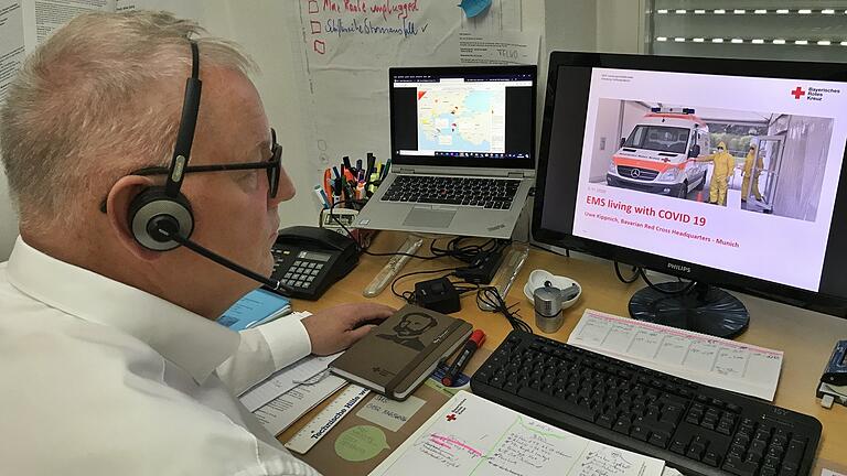Uwe Kippnich im Home Office in Salz. Von hier aus ist er per Videokonferenz weltweit mit Experten anderer Hilfsdienste verbunden, wenn es um den Umgang mit der Corona-Pandemie geht.