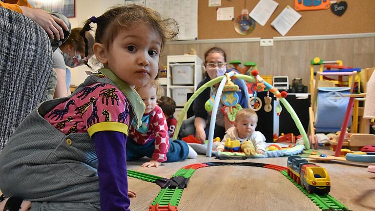 Knapp acht Millionen Euro hat die Stadt für die Tageseinrichtungen zur Betreuung von Kindern im Jahr 2020 aufgewendet. Hier ist großer Bedarf da, der weiter ansteigen wird. Unser Symbolfoto entstand bei einer Tagesbetreuung in Höchberg.