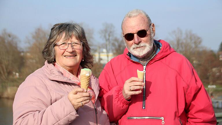 Roswita (71) und Manfred (75) Schneider aus Kronach. Roswita (71) und Manfred (75) Schneider aus Kronach. 