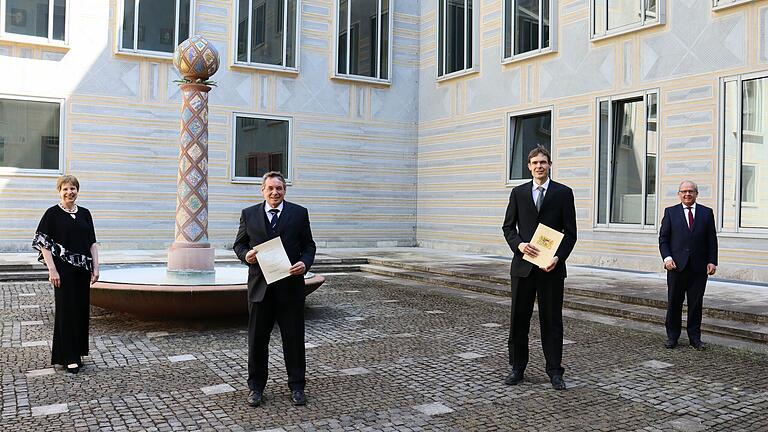 Amtsleiterwechsel beim Gewerbeaufsichtsamt Würzburg, von links nach rechts: Ministerialdirigentin Sabine Nießen vom Bayerischen Staatsministerium für Umwelt- und Verbraucherschutz, Dr. Günther Gaag, Dr. Matthias Zierhut und Regierungspräsident Dr. Eugen Ehmann.