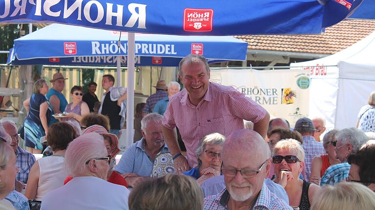 Fredi Breunig nahm beim Freilandfest die lokale Prominenz aufs Korn. Fredi Breunig nahm beim Freilandfest die lokale Prominenz aufs Korn.