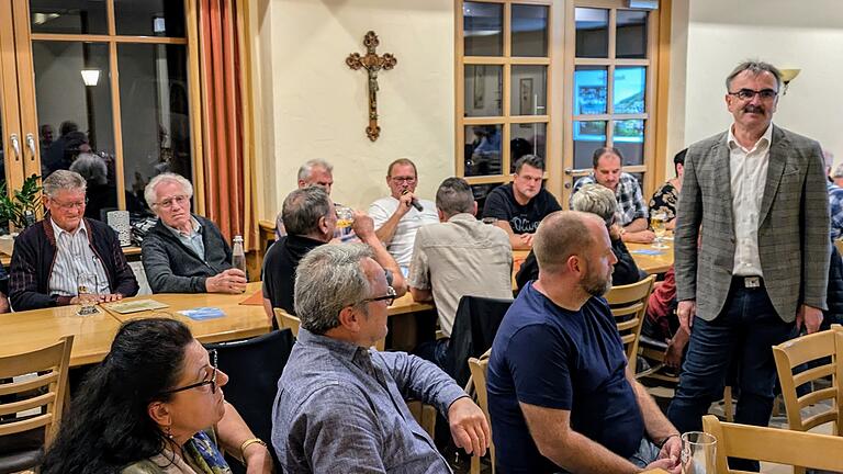 Bürgerversammlung in Haard: Bürgermeister erstattet Bericht - Bei der Bürgerversammlung in Haard erstattete Bürgermeister Harald Hofmann Bericht. Bürgerversammlung in Haard: Bürgermeister erstattet Bericht - Bei der Bürgerversammlung in Haard erstattete Bürgermeister Harald Hofmann Bericht.