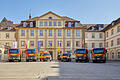 Sechs neue Autos für die Feuerwehr: Was die alles können*Dem Ehrenabend der Freiwilligen Feuerwehr Würzburg am Dienstag, 13. Juni, geht eine besondere Fuhrpark-Präsentation im Rathaus-Innenhof voraus: Bereits um 17.30 Uhr werden hier gleich sechs neue Fahrzeuge vorgestellt, die für die Berufsfeuerwehr und die Freiwillige Feuerwehr Würzburg seit kurzem im Einsatz sind beziehungsweise nun ihren Dienst antreten.