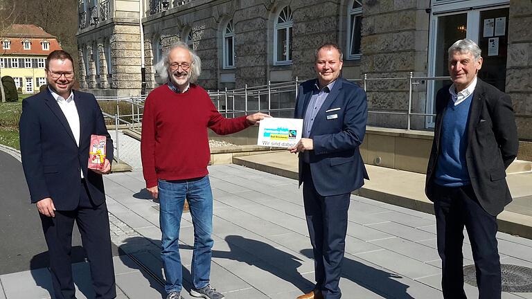 Auf eine intensive Zusammenarbeit im Rahmen der Fairtrade-Partnerschaft freuen sich (von rechts nach links) Jürgen Pfister, Michael Demmerle, Dirk Hönerlage und Matthias Grief.                Foto: Rolf Pralle       -  Auf eine intensive Zusammenarbeit im Rahmen der Fairtrade-Partnerschaft freuen sich (von rechts nach links) Jürgen Pfister, Michael Demmerle, Dirk Hönerlage und Matthias Grief.                Foto: Rolf Pralle