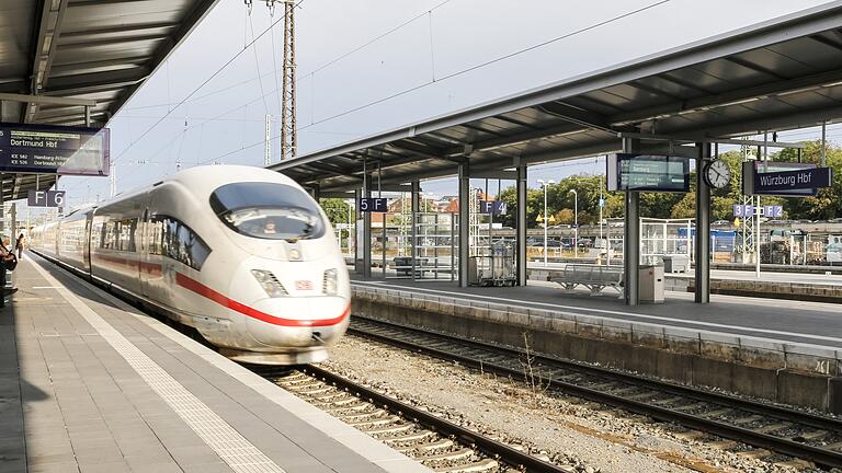 Ein ICE am Würzburger Hauptbahnhof (Symbolbild).