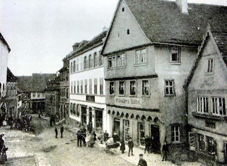 Ein historisches Foto um 1900 – das Fachwerk des Götz-Hauses ist noch verputzt.