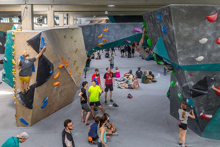 Bild vom Würzburger Boulderwettkampf im Rock Inn 2022. Bild vom Würzburger Boulderwettkampf im Rock Inn 2022.