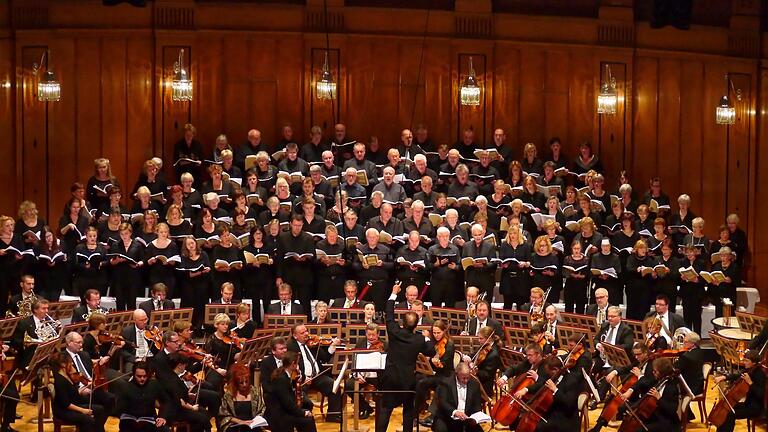Im Rahmen der Städtepartnerschaft zwischen Bad Kissingen und Vernon wird am Sonntag, 28. Oktober 'Carmina Burana' von Carl Orff aufgeführt. Mit dabei ist unter anderem die Kantorei Bad Kissingen.  Foto: Werner Nöth       -  Im Rahmen der Städtepartnerschaft zwischen Bad Kissingen und Vernon wird am Sonntag, 28. Oktober 'Carmina Burana' von Carl Orff aufgeführt. Mit dabei ist unter anderem die Kantorei Bad Kissingen.  Foto: Werner Nöth